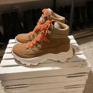 Sorel Kinetic Breakthru Conquest Sneaker Hiking Boot